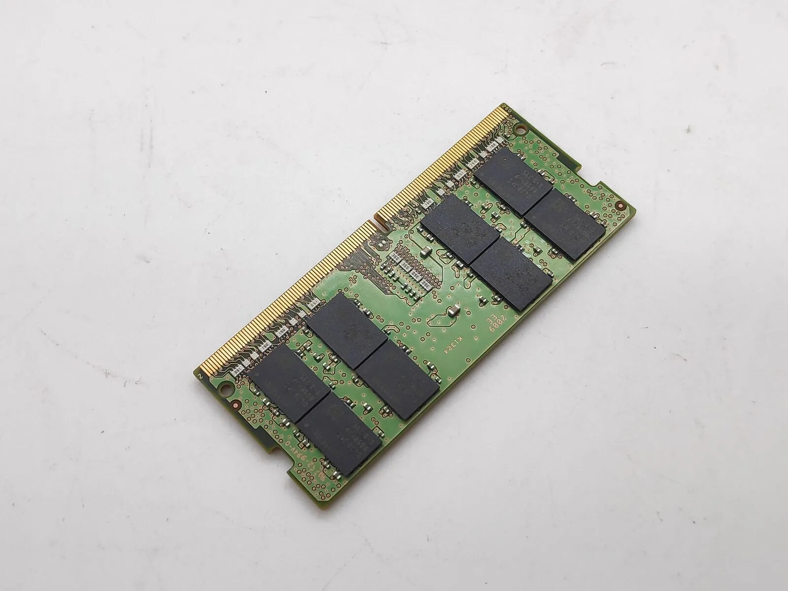رام لابتوب سامسونج DDR4 16GB 2666V – كفاءة عالية وتعدد مهام سريع.